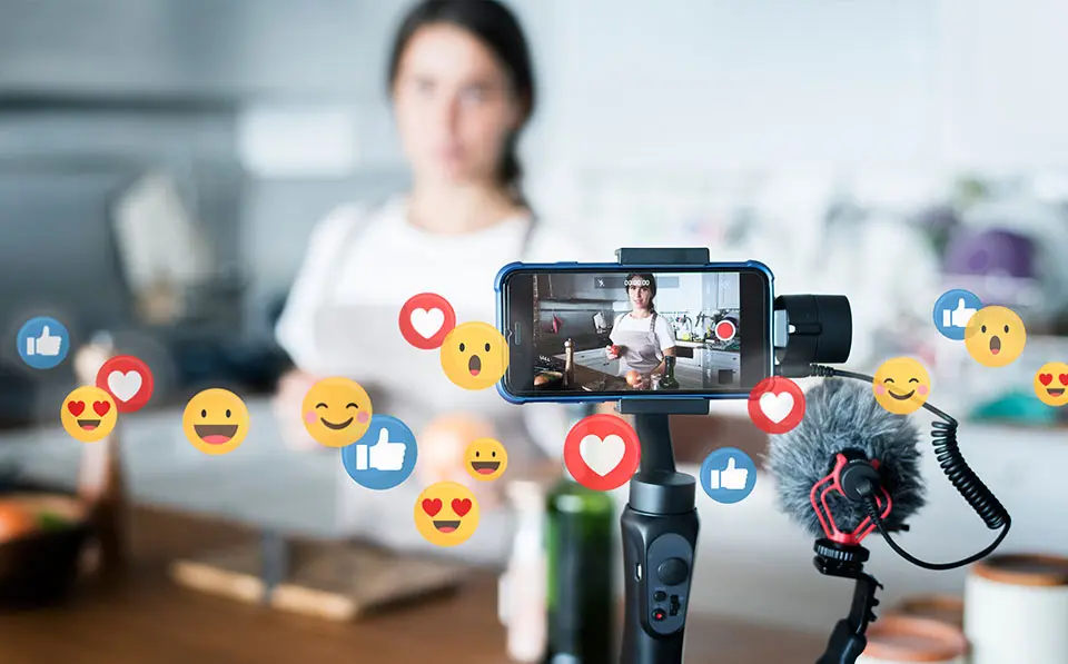 Các buổi livestream đang trở thành kênh bán hàng và tương tác hiệu quả nhờ sự kết nối chân thực, thời gian thực.