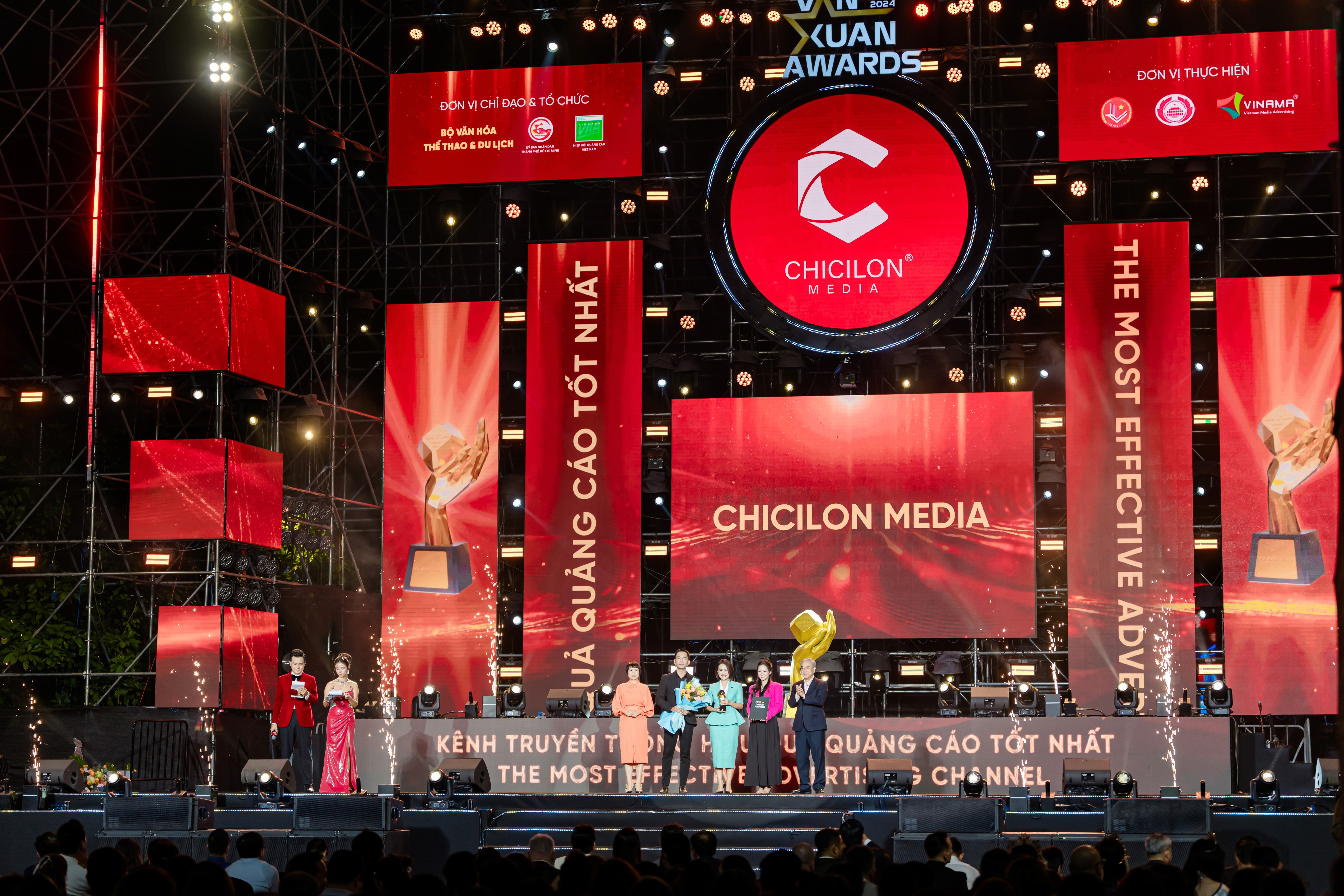 Chicilon Media Representatives Receiving Trophies at the Vạn Xuân Awards 2024