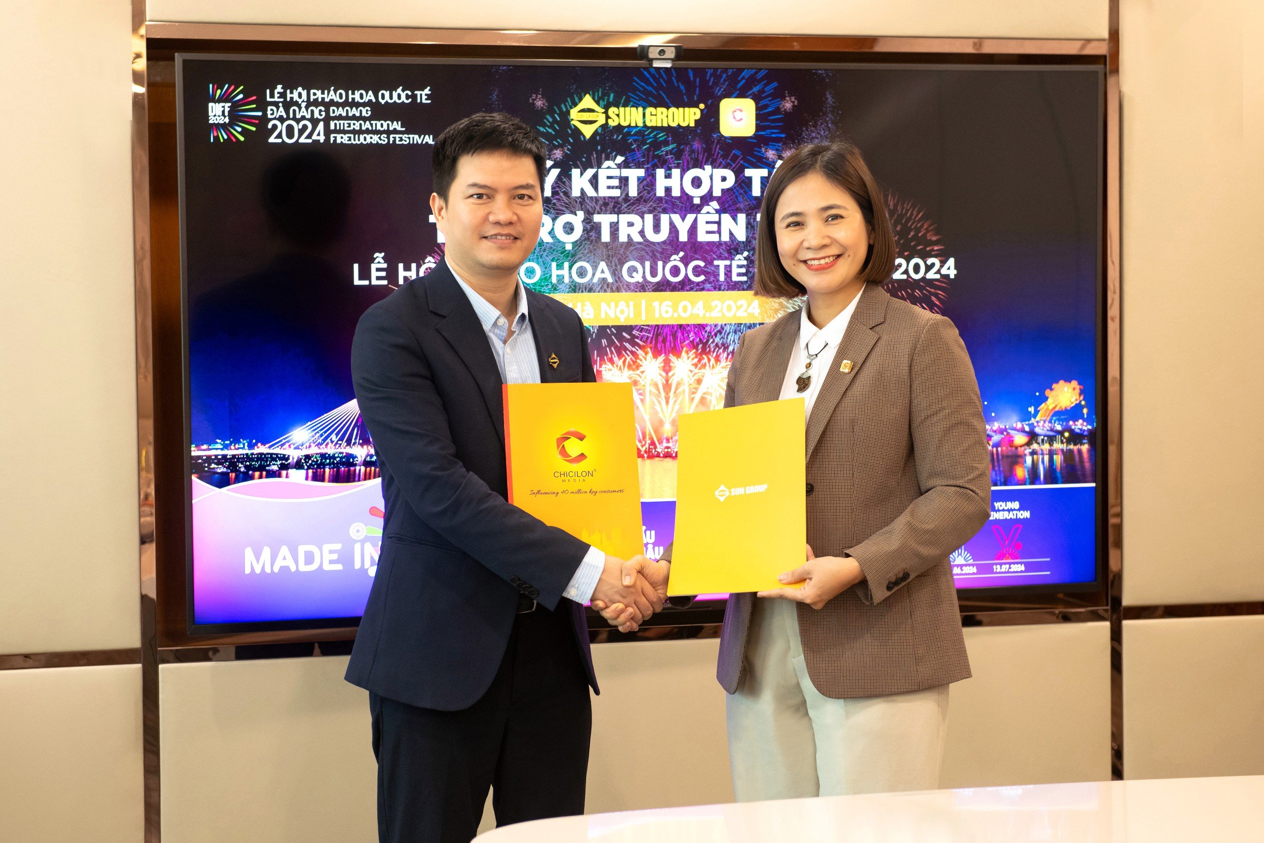 Representatives of Sun Group (Right) and Chicilon Media (Left) attending the signing ceremony on April 16, 2024