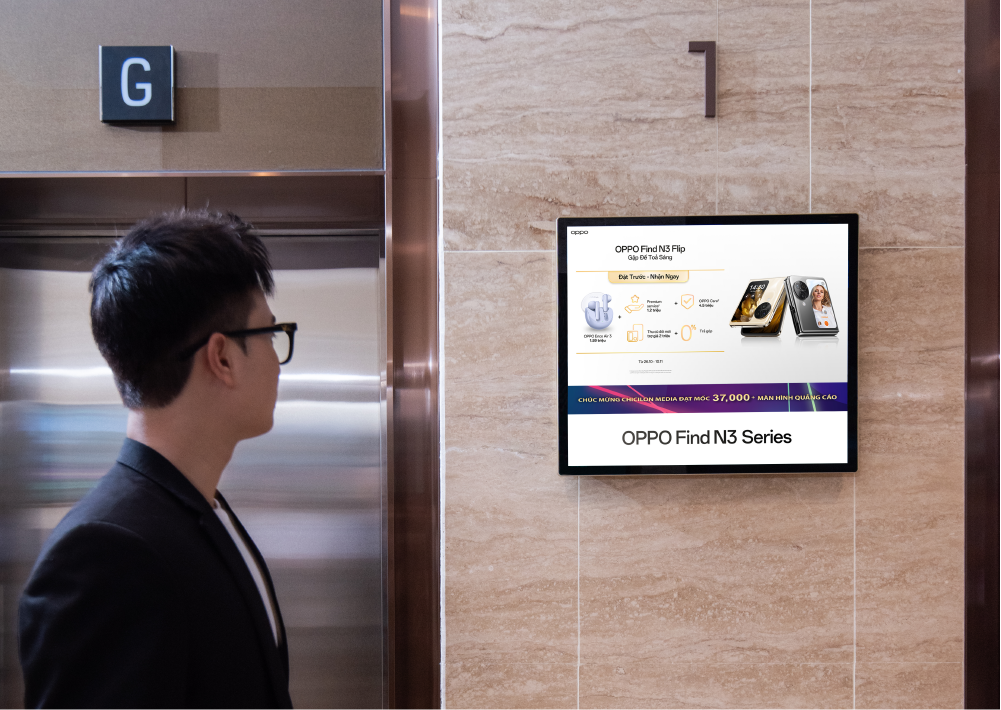 Sản phẩm Oppo quảng bá trên kênh truyền thông Thang máy kỹ thuật số của Chicilon Media